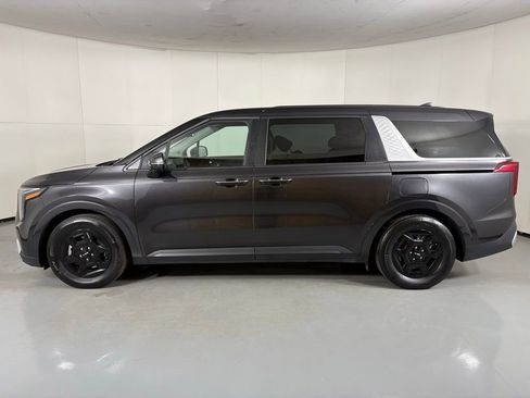 Used 2025 Kia Carnival image 5