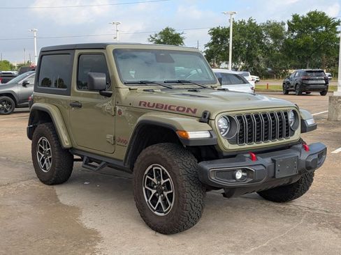 Used 2025 Jeep Wrangler Rubicon w/ Convenience Group image 3