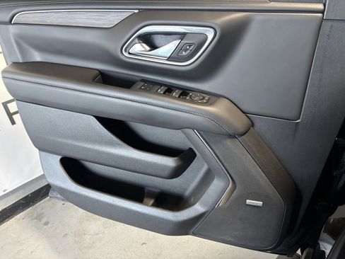 Used 2023 Chevrolet Suburban Z71 w/ Luxury Package image 13