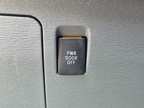 Used 2017 Toyota Sienna XLE image 50