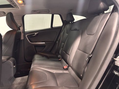 Used 2016 Volvo V60 T5 Cross Country w/ Convenience Package image 21