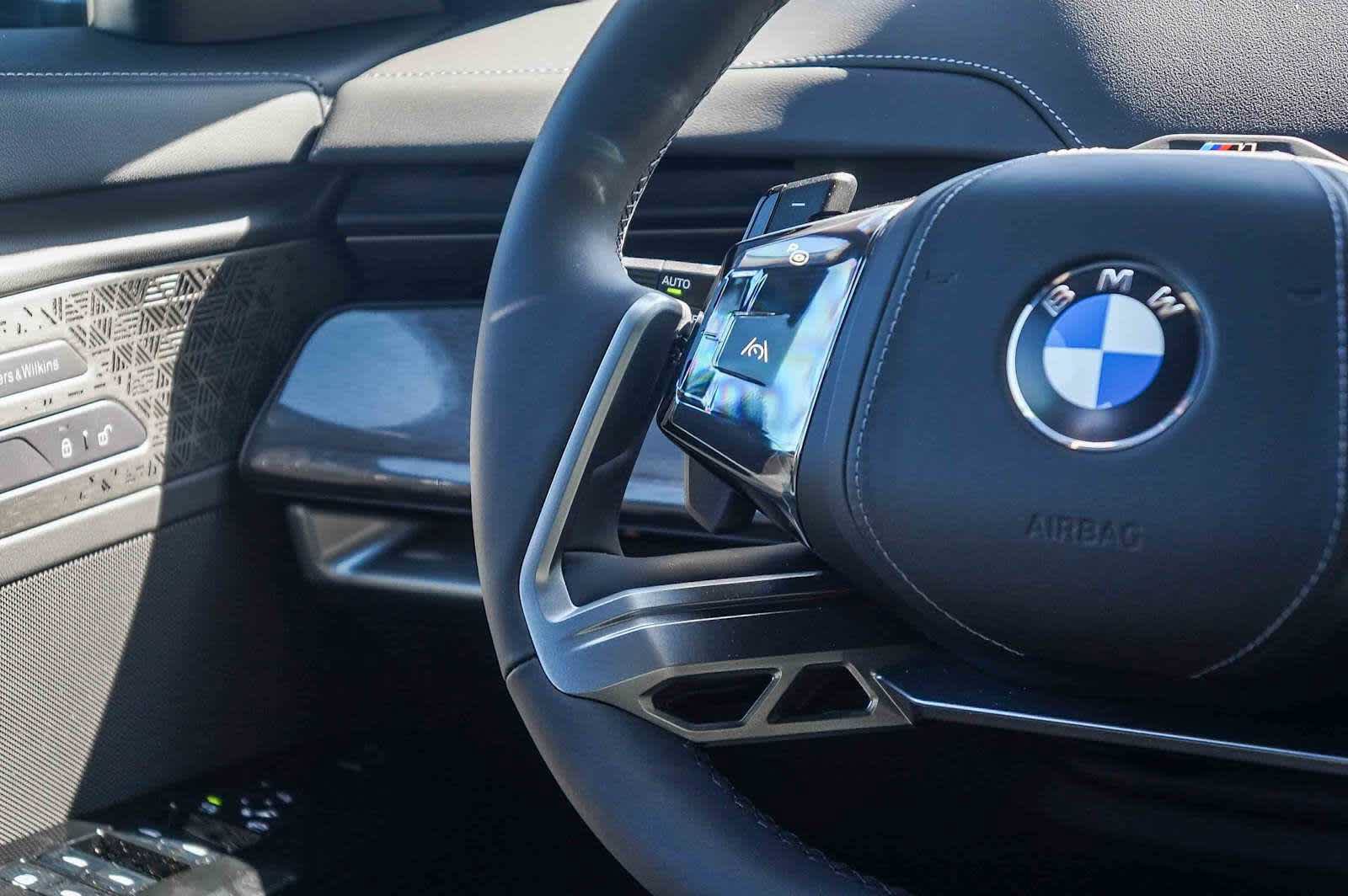 New 2027 BMW 740i RWD image 16