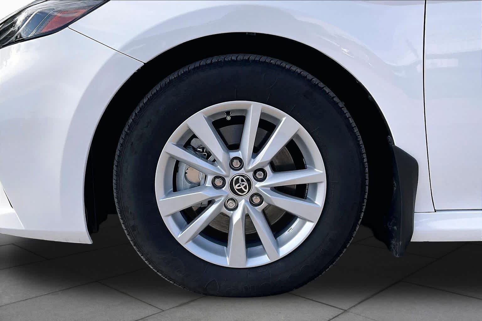 Used 2026 Toyota Camry LE w/ Convenience Package FWD image 11