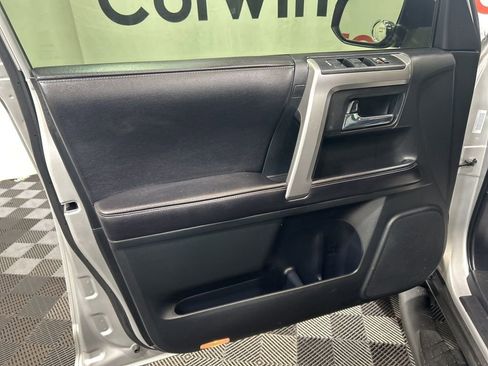 Used 2016 Toyota 4Runner SR5 image 21