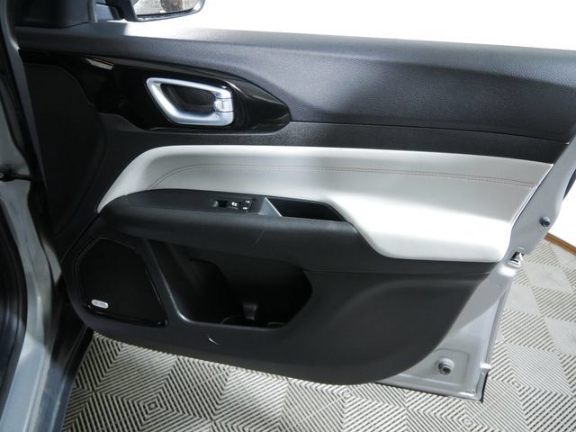 Certified 2023 Jeep Compass Limited w/ Sun and Sound Group AWD/4WD image 12