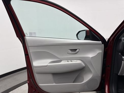 Used 2024 Hyundai Kona SE image 9