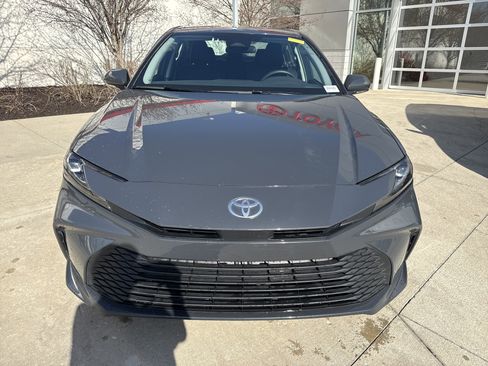 Used 2025 Toyota Camry LE image 6