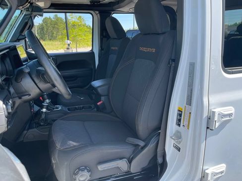 Used 2025 Jeep Gladiator Mojave w/ Convenience Group AWD/4WD image 36