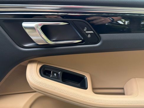 Used 2025 Porsche Macan image 21