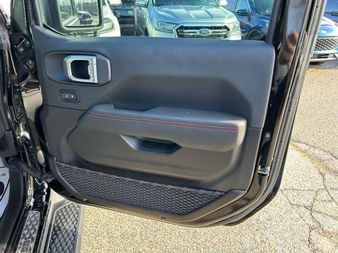 Used 2024 Jeep Gladiator Rubicon w/ Technology Group image 30