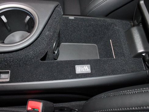 Certified 2025 Porsche Taycan image 34