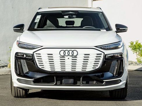 New 2025 Audi SQ6 e-tron Prestige image 3