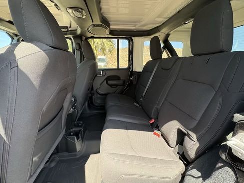 Used 2022 Jeep Wrangler Unlimited Sport AWD/4WD image 10