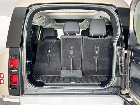 Used 2023 Land Rover Defender 130 SE image 26