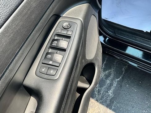 Used 2017 Jeep Grand Cherokee Altitude AWD/4WD image 15
