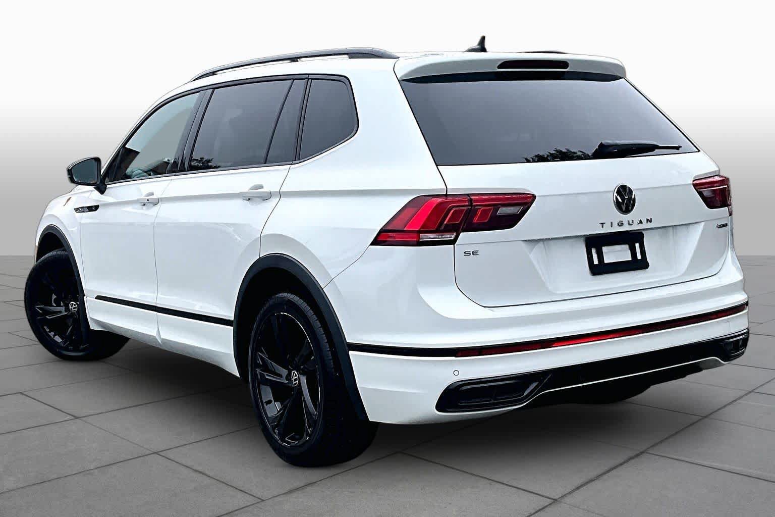 Used 2024 Volkswagen Tiguan SE R-Line AWD/4WD image 12