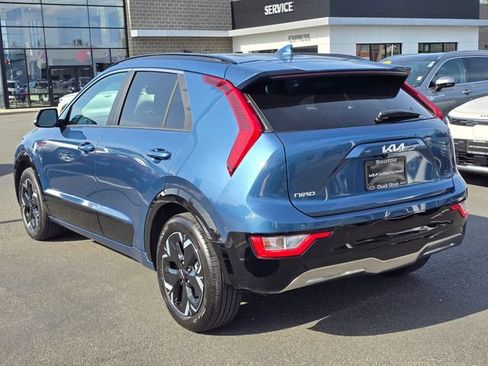 Certified 2024 Kia Niro Wind w/ Wind Preserve Package FWD image 3