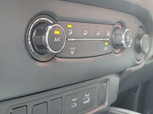 Used 2022 Nissan Frontier SV image 31