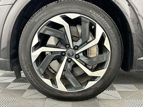 Used 2024 Audi Q8 e-tron Prestige w/ Prestige Package image 35