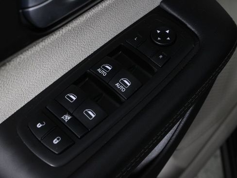 Used 2018 Chrysler Pacifica Limited w/ Advanced Safetytec Group FWD image 22