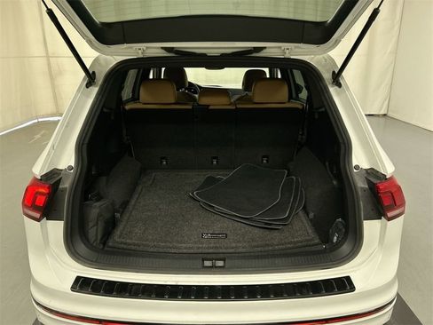 Used 2023 Volkswagen Tiguan SE R-Line image 22