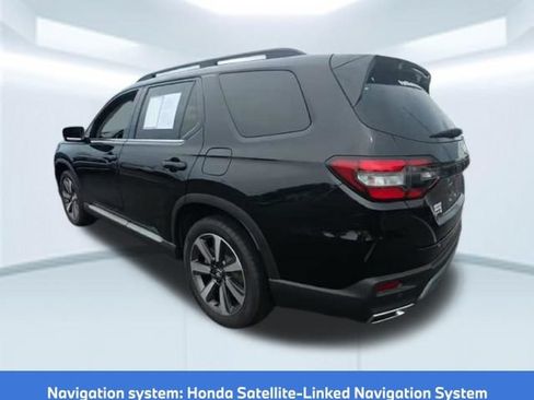 Used 2025 Honda Pilot Touring image 3