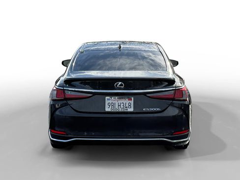 Used 2022 Lexus ES 300h w/ Premium Package image 4