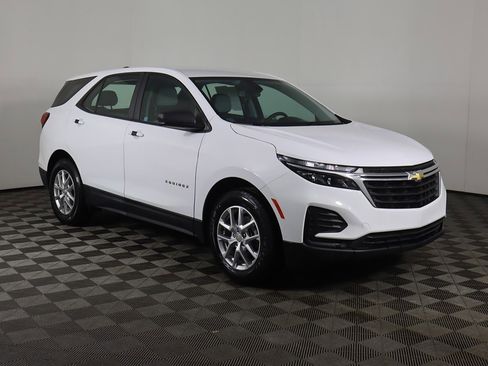 Used 2024 Chevrolet Equinox LS image 2
