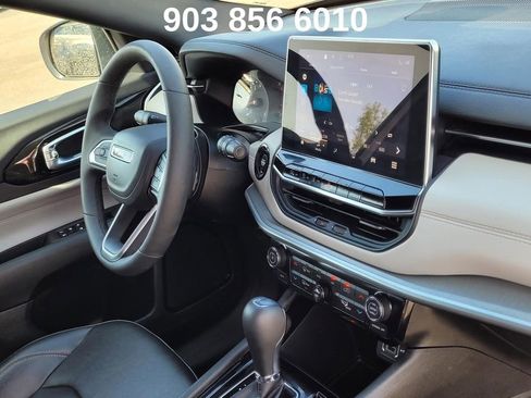 Used 2025 Jeep Compass Limited image 23