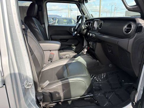 Used 2023 Jeep Wrangler Unlimited Sahara w/ Cold Weather Group AWD/4WD image 16