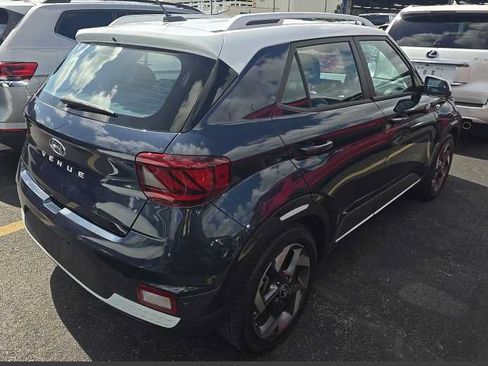 Used 2023 Hyundai Venue Limited w/ Cargo Package FWD image 3