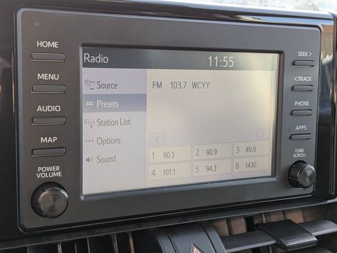 Used 2021 Toyota RAV4 LE image 19