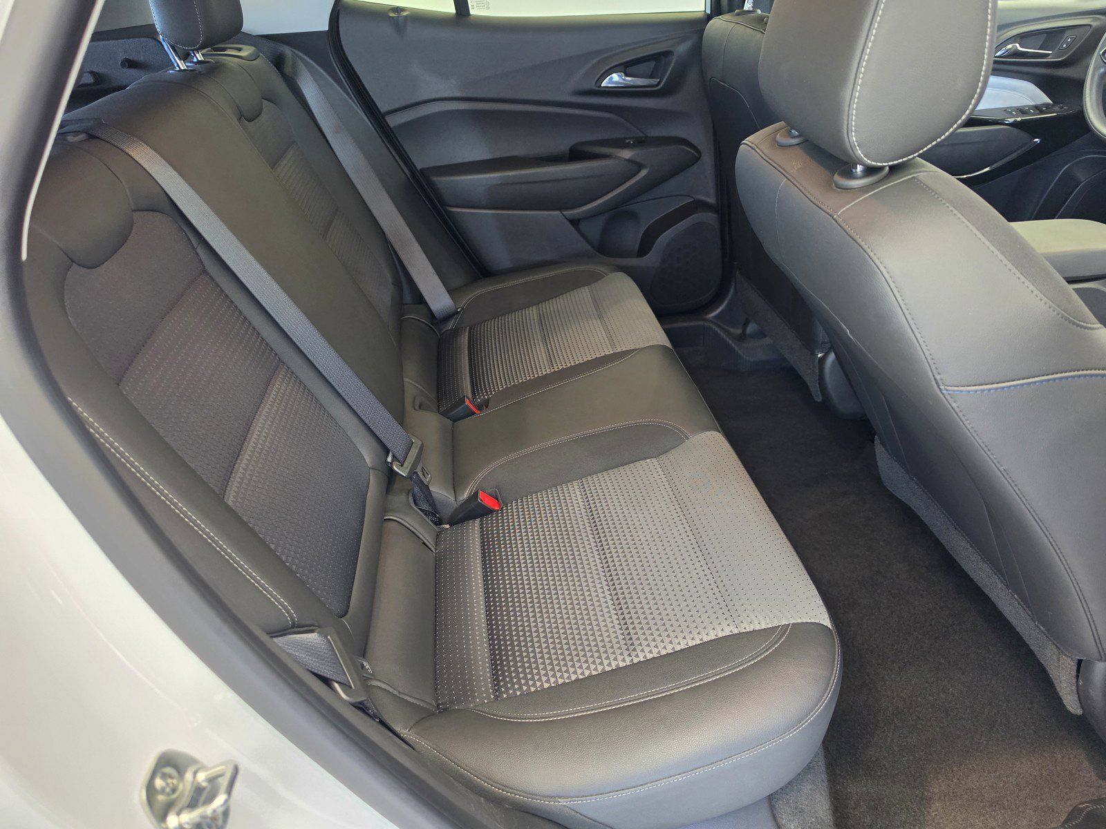 Used 2025 Chevrolet Trax LT FWD image 20