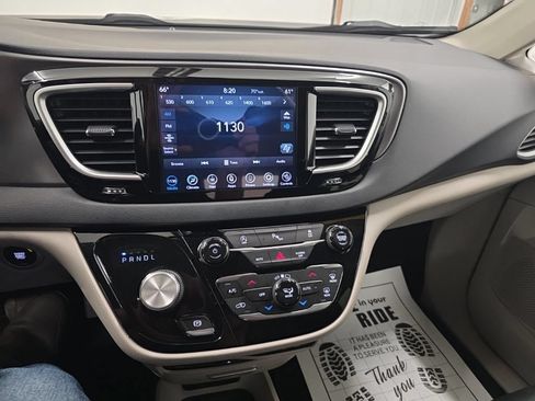 Used 2020 Chrysler Pacifica Touring-L Plus FWD image 18