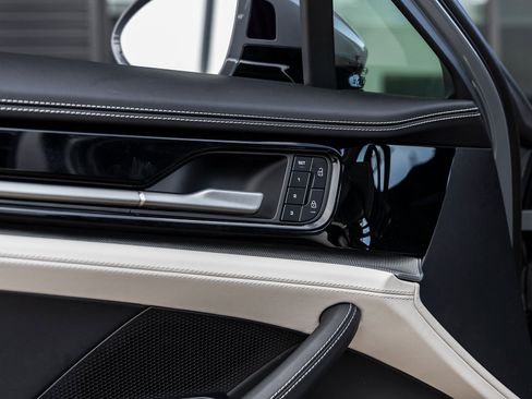 Certified 2025 Porsche Panamera 4 image 22