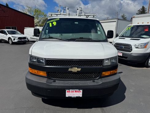 Used 2019 Chevrolet Express 3500 w/ Driver Convenience Package RWD image 27