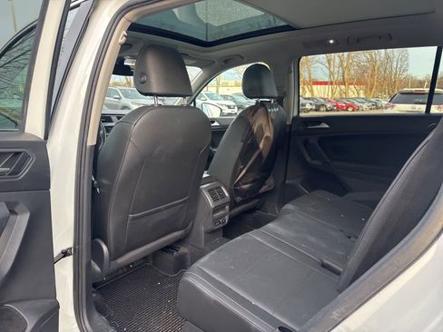 Used 2019 Volkswagen Tiguan SE w/ Panoramic Sunroof Package image 9
