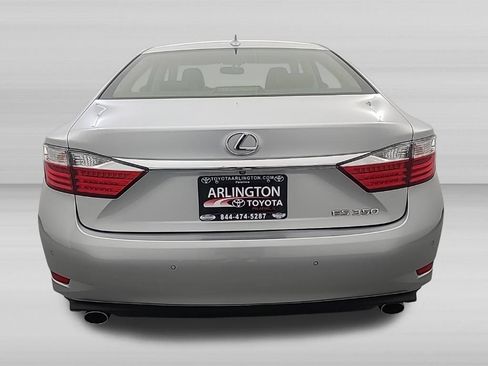 Used 2015 Lexus ES 350 w/ Luxury Package FWD image 4