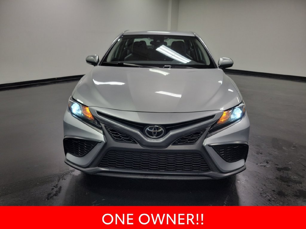 Used 2024 Toyota Camry SE FWD image 3