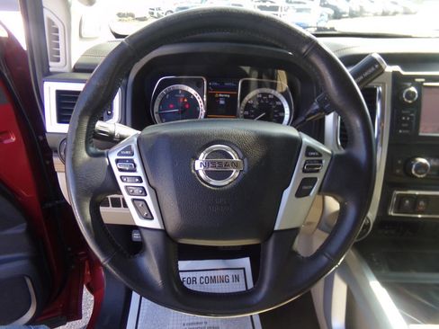 Used 2019 Nissan Titan SL image 31
