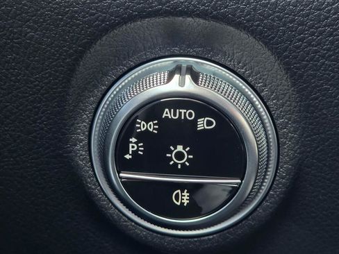 Used 2025 Mercedes-Benz C 300 4MATIC Sedan image 38