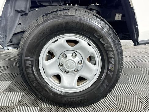 Used 2022 Toyota Tacoma SR image 32