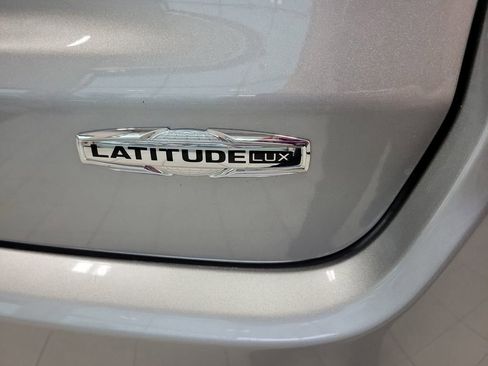 Used 2022 Jeep Compass Latitude image 9