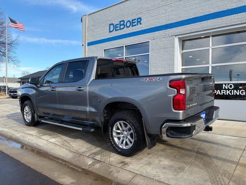 Used 2021 Chevrolet Silverado 1500 LT w/ Convenience Package II image 3