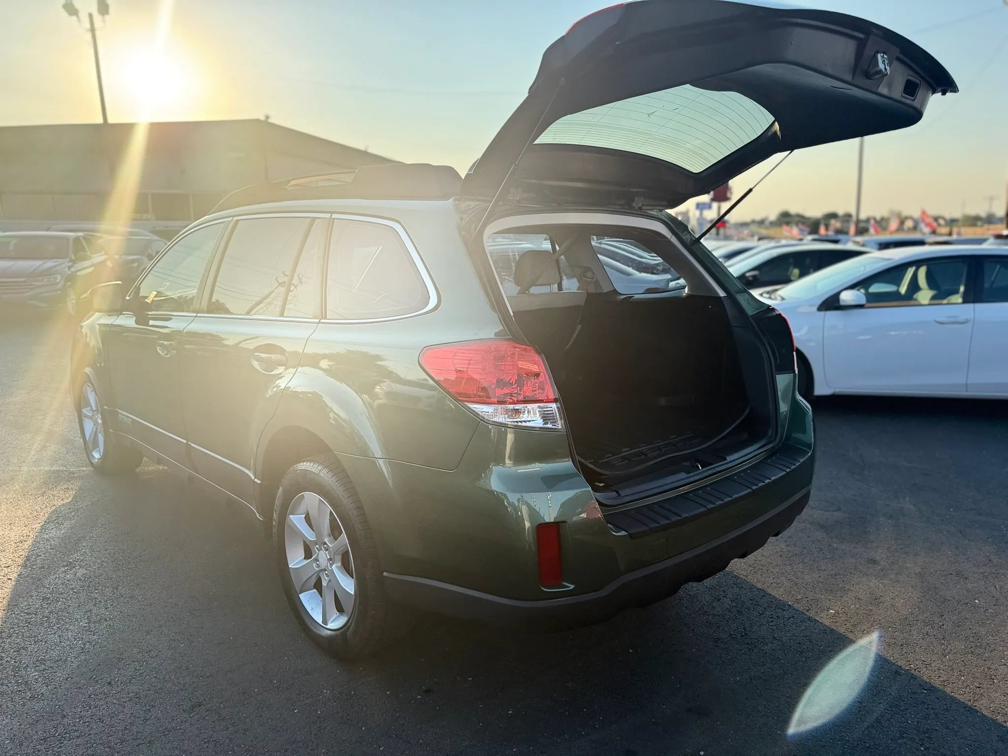 Used 2014 Subaru Outback 2.5i w/ Alloy Wheel Package AWD/4WD image 36
