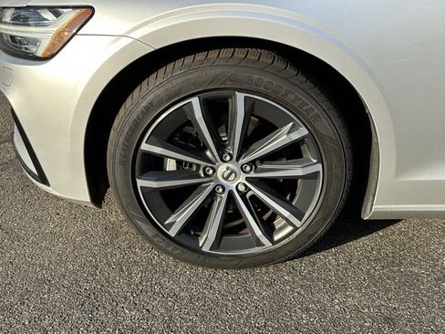 Used 2022 Volvo S60 B5 Inscription image 9