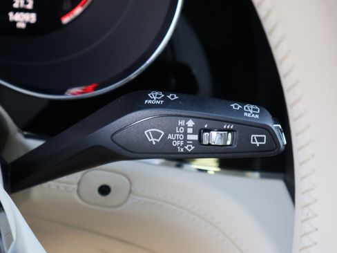 Used 2023 Bentley Bentayga Extended Wheelbase image 37