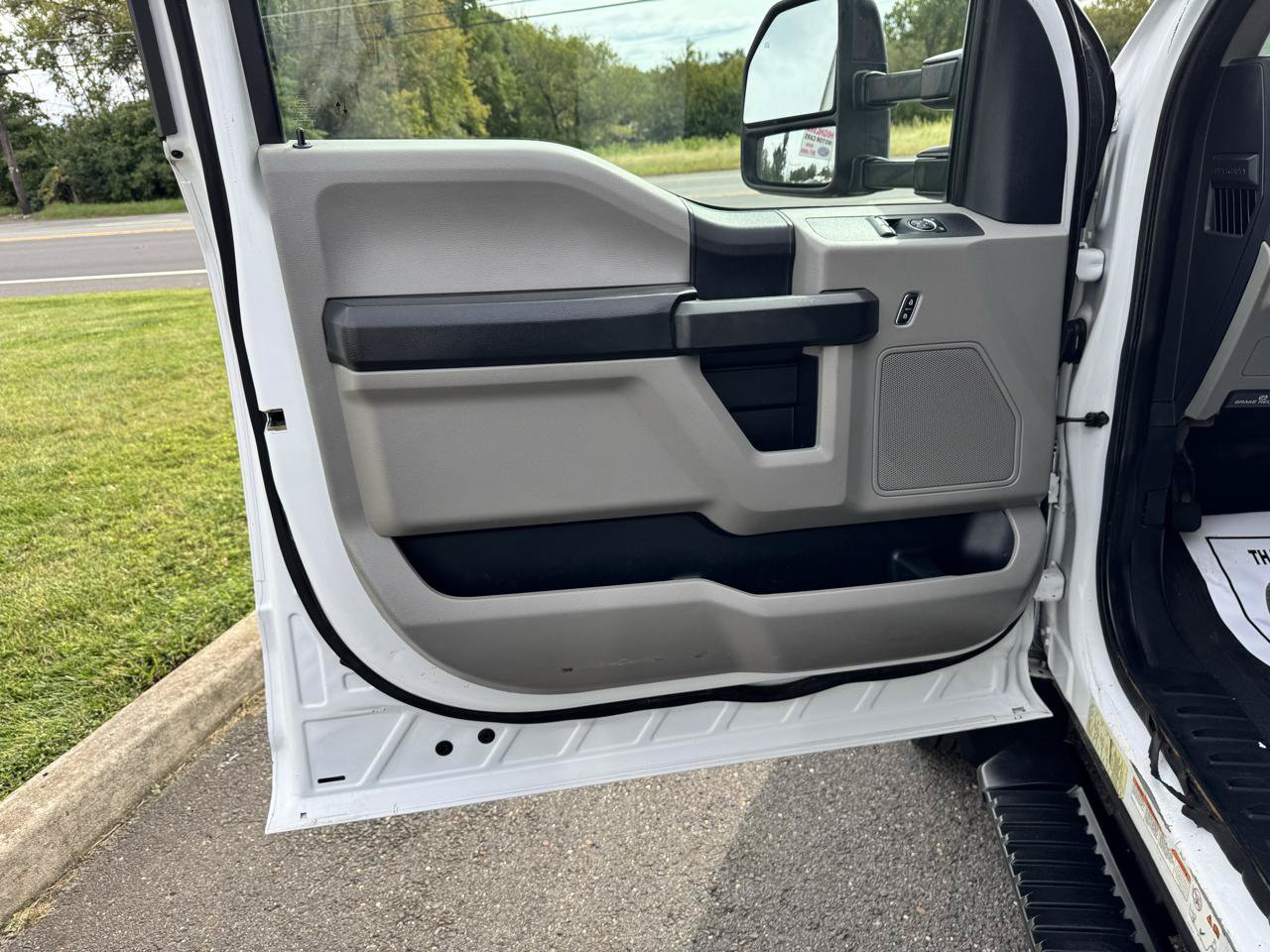 Used 2020 Ford F550 2WD Regular Cab Super Duty image 10