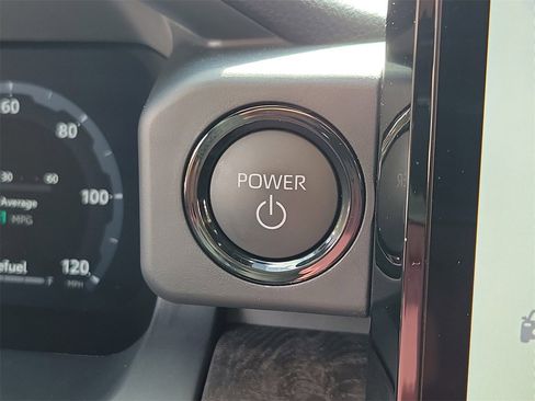 Used 2025 Toyota Tacoma Limited image 29