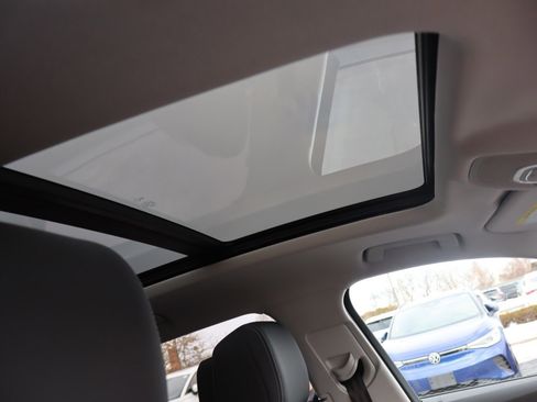 Used 2021 Audi e-tron Premium w/ Convenience Plus Package image 15